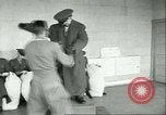 Image Petit homme Richard Mackey entre Air Force San Antonio Texas USA, 1951, de la seconde 39 séquences d'archives historiques vidéo 65675065081