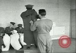 Image Petit homme Richard Mackey entre Air Force San Antonio Texas USA, 1951, de la seconde 41 séquences d'archives historiques vidéo 65675065081