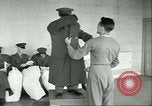 Image Petit homme Richard Mackey entre Air Force San Antonio Texas USA, 1951, de la seconde 42 séquences d'archives historiques vidéo 65675065081