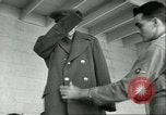 Image Petit homme Richard Mackey entre Air Force San Antonio Texas USA, 1951, de la seconde 43 séquences d'archives historiques vidéo 65675065081