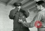 Image Petit homme Richard Mackey entre Air Force San Antonio Texas USA, 1951, de la seconde 48 séquences d'archives historiques vidéo 65675065081