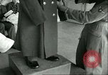 Image Petit homme Richard Mackey entre Air Force San Antonio Texas USA, 1951, de la seconde 53 séquences d'archives historiques vidéo 65675065081