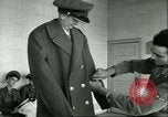 Image Petit homme Richard Mackey entre Air Force San Antonio Texas USA, 1951, de la seconde 56 séquences d'archives historiques vidéo 65675065081