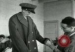 Image Petit homme Richard Mackey entre Air Force San Antonio Texas USA, 1951, de la seconde 57 séquences d'archives historiques vidéo 65675065081