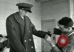 Image Petit homme Richard Mackey entre Air Force San Antonio Texas USA, 1951, de la seconde 58 séquences d'archives historiques vidéo 65675065081