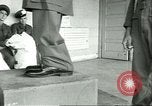 Image Petit homme Richard Mackey entre Air Force San Antonio Texas USA, 1951, de la seconde 59 séquences d'archives historiques vidéo 65675065081