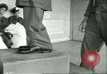 Image Petit homme Richard Mackey entre Air Force San Antonio Texas USA, 1951, de la seconde 61 séquences d'archives historiques vidéo 65675065081