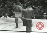 Immagine di Orientale guanti d'oro Campionato New York City USA, 1951, secondo 7 filmato di repertorio 65675065091