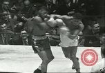 Immagine di Orientale guanti d'oro Campionato New York City USA, 1951, secondo 10 filmato di repertorio 65675065091