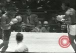 Immagine di Orientale guanti d'oro Campionato New York City USA, 1951, secondo 11 filmato di repertorio 65675065091