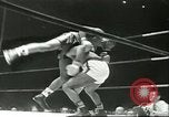 Immagine di Orientale guanti d'oro Campionato New York City USA, 1951, secondo 15 filmato di repertorio 65675065091