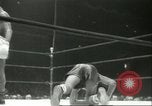 Immagine di Orientale guanti d'oro Campionato New York City USA, 1951, secondo 17 filmato di repertorio 65675065091