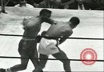 Immagine di Orientale guanti d'oro Campionato New York City USA, 1951, secondo 21 filmato di repertorio 65675065091
