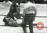 Immagine di Orientale guanti d'oro Campionato New York City USA, 1951, secondo 23 filmato di repertorio 65675065091