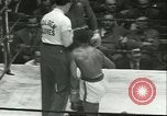 Immagine di Orientale guanti d'oro Campionato New York City USA, 1951, secondo 27 filmato di repertorio 65675065091