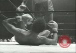 Immagine di Orientale guanti d'oro Campionato New York City USA, 1951, secondo 35 filmato di repertorio 65675065091