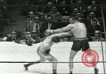 Immagine di Orientale guanti d'oro Campionato New York City USA, 1951, secondo 40 filmato di repertorio 65675065091