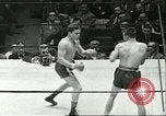 Immagine di Orientale guanti d'oro Campionato New York City USA, 1951, secondo 41 filmato di repertorio 65675065091