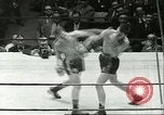 Immagine di Orientale guanti d'oro Campionato New York City USA, 1951, secondo 44 filmato di repertorio 65675065091