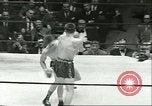 Immagine di Orientale guanti d'oro Campionato New York City USA, 1951, secondo 47 filmato di repertorio 65675065091