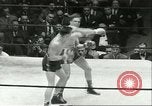 Immagine di Orientale guanti d'oro Campionato New York City USA, 1951, secondo 48 filmato di repertorio 65675065091
