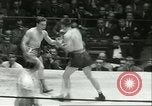 Immagine di Orientale guanti d'oro Campionato New York City USA, 1951, secondo 49 filmato di repertorio 65675065091