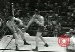 Immagine di Orientale guanti d'oro Campionato New York City USA, 1951, secondo 50 filmato di repertorio 65675065091