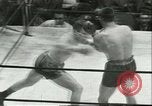 Immagine di Orientale guanti d'oro Campionato New York City USA, 1951, secondo 55 filmato di repertorio 65675065091