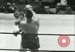 Immagine di Orientale guanti d'oro Campionato New York City USA, 1951, secondo 56 filmato di repertorio 65675065091