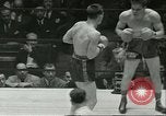 Immagine di Orientale guanti d'oro Campionato New York City USA, 1951, secondo 62 filmato di repertorio 65675065091