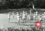 Immagine di I ginnasti danese Germania, 1951, secondo 11 filmato di repertorio 65675065097