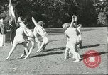 Immagine di I ginnasti danese Germania, 1951, secondo 16 filmato di repertorio 65675065097