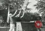 Immagine di I ginnasti danese Germania, 1951, secondo 27 filmato di repertorio 65675065097
