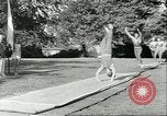 Immagine di I ginnasti danese Germania, 1951, secondo 28 filmato di repertorio 65675065097