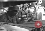 Image Soldats afro-américains soudeur Anzio Italie, 1944, de la seconde 26 séquences d'archives historiques vidéo 65675065101
