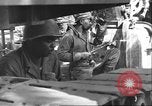 Image Soldats afro-américains soudeur Anzio Italie, 1944, de la seconde 30 séquences d'archives historiques vidéo 65675065101