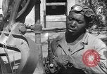 Image Soldats afro-américains soudeur Anzio Italie, 1944, de la seconde 51 séquences d'archives historiques vidéo 65675065101
