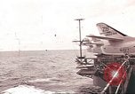Immagine di USS Ticonderoga Golfo del Tonchino Vietnam, 1964, secondo 6 filmato di repertorio 65675065158