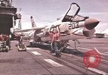 Image USS Ticonderoga du golfe du Tonkin Vietnam, 1964, de la seconde 17 séquences d'archives historiques vidéo 65675065159
