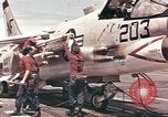 Image USS Ticonderoga du golfe du Tonkin Vietnam, 1964, de la seconde 30 séquences d'archives historiques vidéo 65675065159