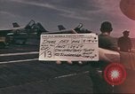 Image USS Ticonderoga (CVA-14) pendant la guerre de Vietnam du golfe du Tonkin, 1964, de la seconde 1 séquences d'archives historiques vidéo 65675065160