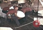 Image USS Ticonderoga (CVA-14) pendant la guerre de Vietnam du golfe du Tonkin, 1964, de la seconde 52 séquences d'archives historiques vidéo 65675065160