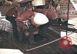 Image USS Ticonderoga (CVA-14) pendant la guerre de Vietnam du golfe du Tonkin, 1964, de la seconde 53 séquences d'archives historiques vidéo 65675065160