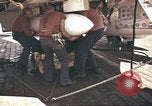 Image USS Ticonderoga (CVA-14) pendant la guerre de Vietnam du golfe du Tonkin, 1964, de la seconde 56 séquences d'archives historiques vidéo 65675065160