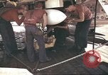 Image USS Ticonderoga (CVA-14) pendant la guerre de Vietnam du golfe du Tonkin, 1964, de la seconde 62 séquences d'archives historiques vidéo 65675065160