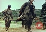 Standbild Verwundete im Koreakrieg Korea, 1950, aus Sekunde 42 historischem Filmmaterial Videoclip 65675065187