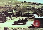 Standbild Verwundetentransport aus dem Koreakrieg Korea, 1950, aus Sekunde 3 historischem Filmmaterial Videoclip 65675065188