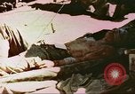Standbild Verwundetentransport aus dem Koreakrieg Korea, 1950, aus Sekunde 13 historischem Filmmaterial Videoclip 65675065188