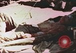 Standbild Verwundetentransport aus dem Koreakrieg Korea, 1950, aus Sekunde 15 historischem Filmmaterial Videoclip 65675065188