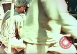 Standbild Verwundetentransport aus dem Koreakrieg Korea, 1950, aus Sekunde 30 historischem Filmmaterial Videoclip 65675065188